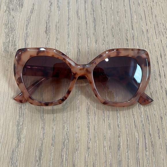Oversized Tortoise Sunglasses - Picture 1 of 5